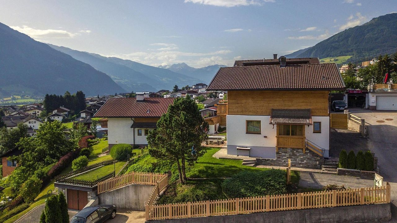 ExteriorSummer ExteriorSummer